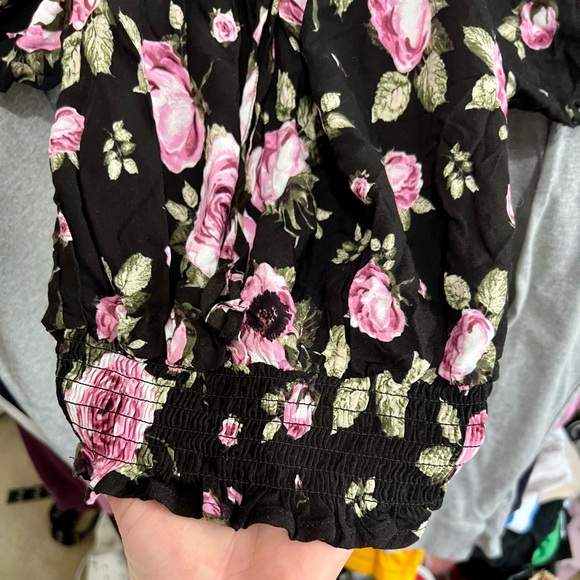 Lark + Grey Floral Top - Picture 5 of 8